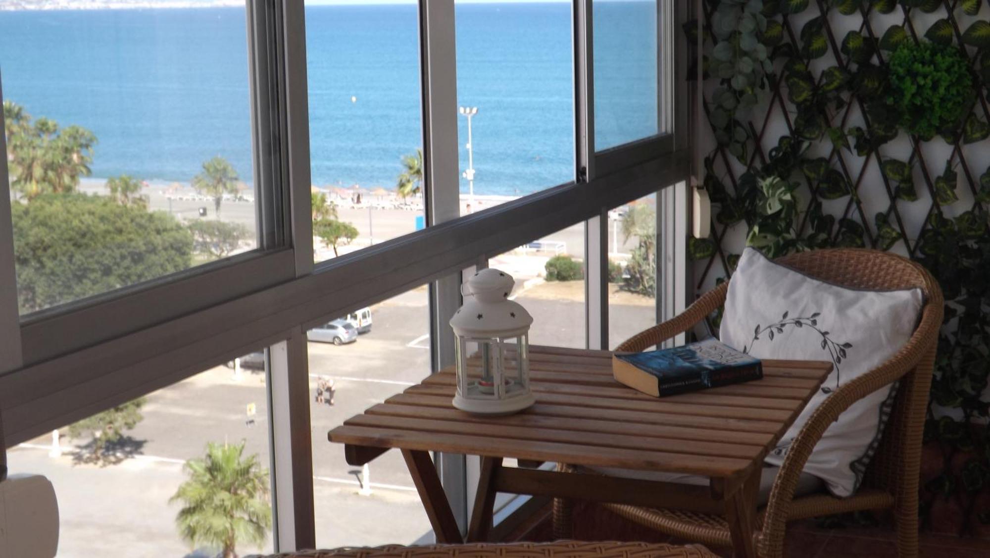 Beachfaro Junto A La Playa Torre Del Mar